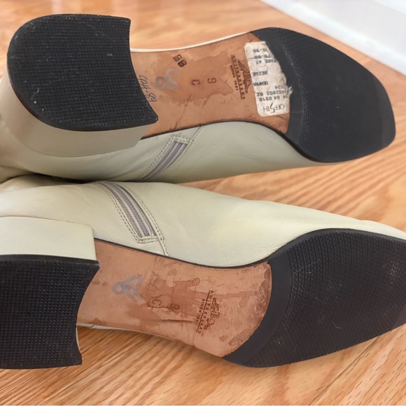 Vintage Bally Soft Leather Cream Ankle Boots GUC Sz 9 - Picture 11 of 11